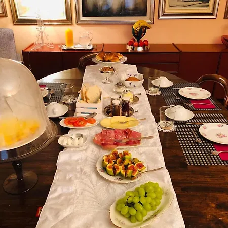 Bed & Breakfast Opera Deluxe 4*