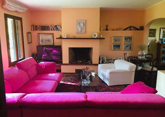 Opera Deluxe Bed & Breakfast 4*