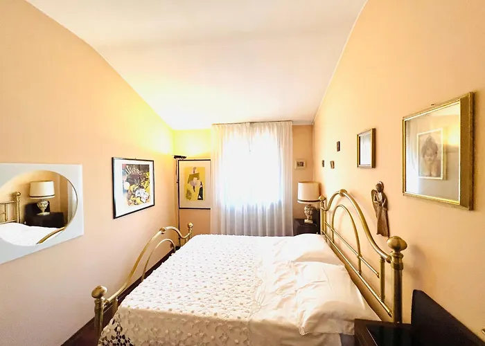 Opera Deluxe Bed & Breakfast