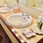 Alojamento de Acomodação e Pequeno-almoço Opera Deluxe
