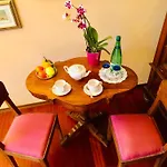 Opera Deluxe Alojamento de Acomodação e Pequeno-almoço 4*