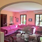 Opera Deluxe Alojamento de Acomodação e Pequeno-almoço 4*