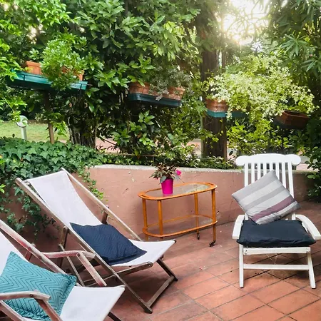 Opera Deluxe Bed & Breakfast