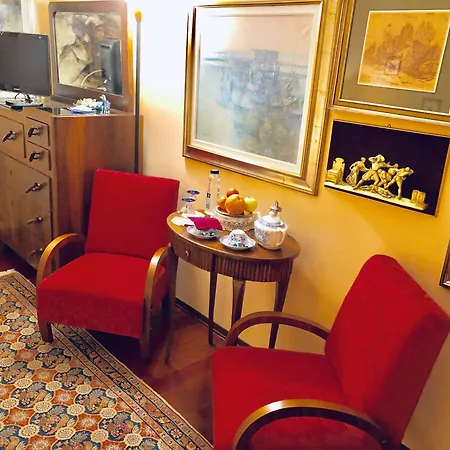 Opera Deluxe Bed & Breakfast