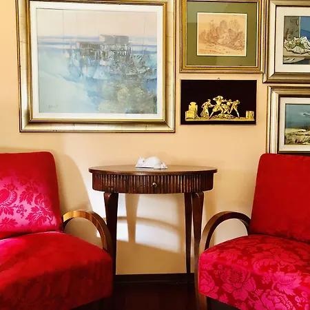 Opera Deluxe Bed & Breakfast