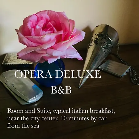 Opera Deluxe Alojamento de Acomodação e Pequeno-almoço 4*
