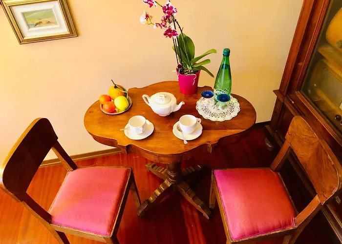 Opera Deluxe Bed & Breakfast 4*