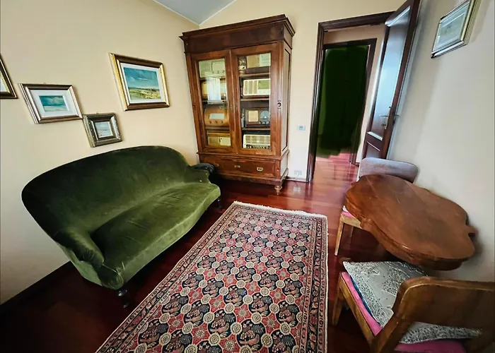 Opera Deluxe Bed & Breakfast 4*